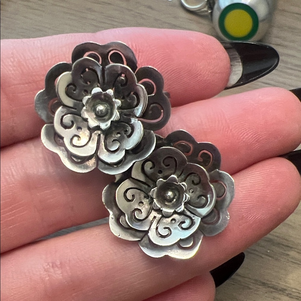 Vintage Mexico Sterling Screwback Flower Earrings